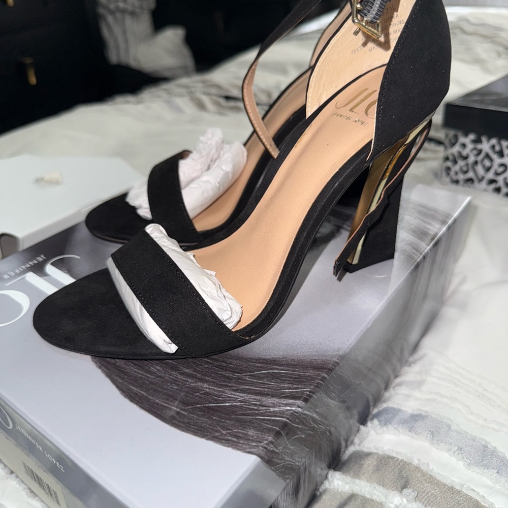 Jennifer Lopez heels - Picture 3 of 5